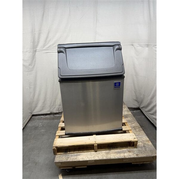 Scratch and Dent Manitowoc D-570 Ice Storage Bin - 532 lb.