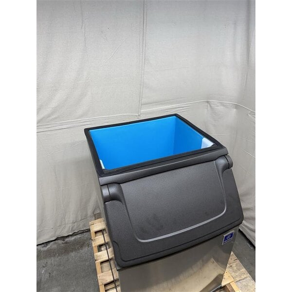 Scratch and Dent Manitowoc D-570 Ice Storage Bin - 532 lb.