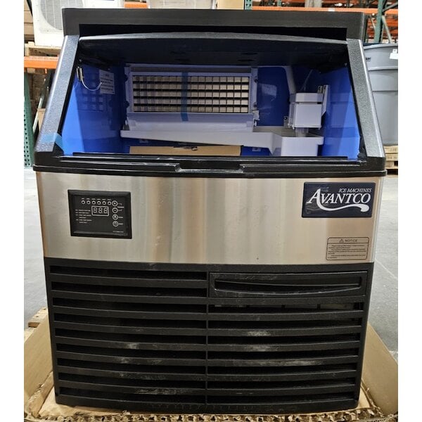 Scratch and Dent Avantco Ice UC-F-160-A 26" Air-Cooled Undercounter Full Cube Ice Machine with 80 lb. Storage Bin - 152 lb., 115V