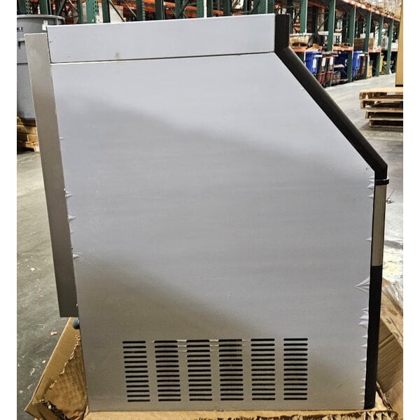 Scratch and Dent Avantco Ice UC-F-160-A 26" Air-Cooled Undercounter Full Cube Ice Machine with 80 lb. Storage Bin - 152 lb., 115V
