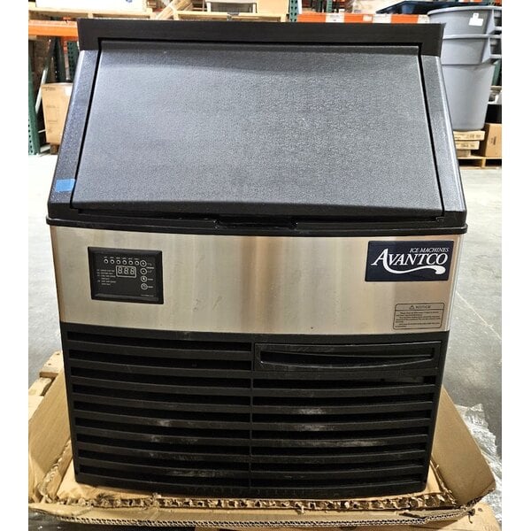 Scratch and Dent Avantco Ice UC-F-160-A 26" Air-Cooled Undercounter Full Cube Ice Machine with 80 lb. Storage Bin - 152 lb., 115V