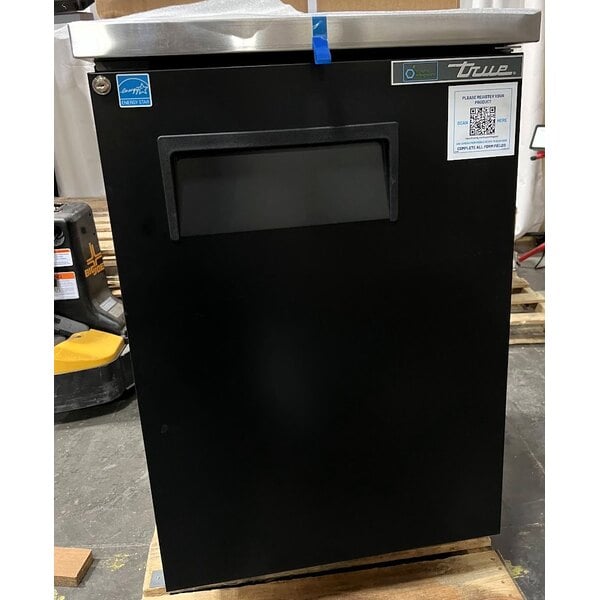 Scratch and Dent True TDD-1-HC 23 1/2" Kegerator / Beer Dispenser - Black, (1) 1/2 Keg Capacity