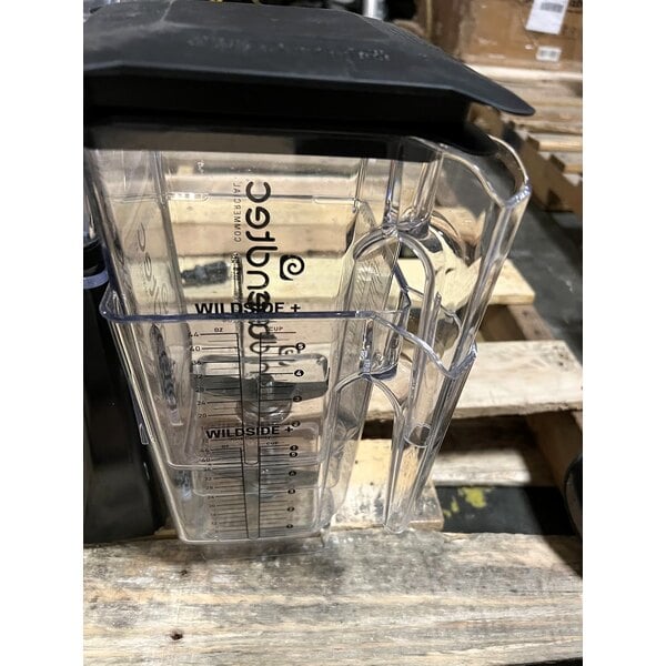 Scratch and Dent Blendtec C825C11Q-B1GB1A Connoisseur 825 3.8 hp Blender with Sound Enclosure and (2) 75 oz. FourSide Jars - 120V