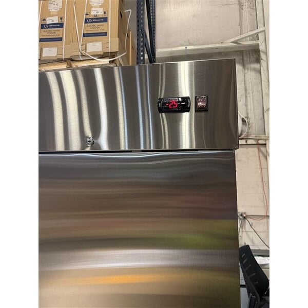 Scratch and Dent Avantco A-23F-HC 29" Solid Door Reach-In Freezer