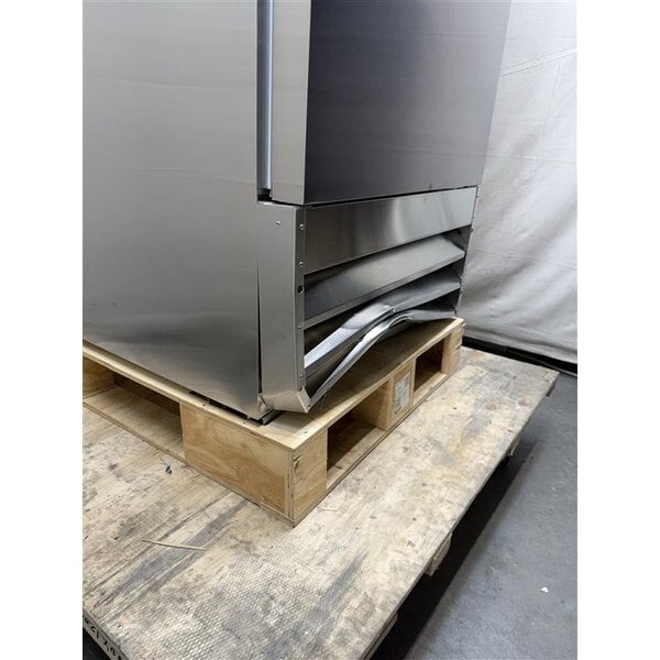 Scratch and Dent Avantco A-23F-HC 29" Solid Door Reach-In Freezer