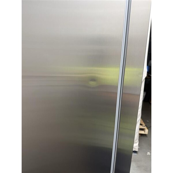 Scratch and Dent Avantco A-23F-HC 29" Solid Door Reach-In Freezer