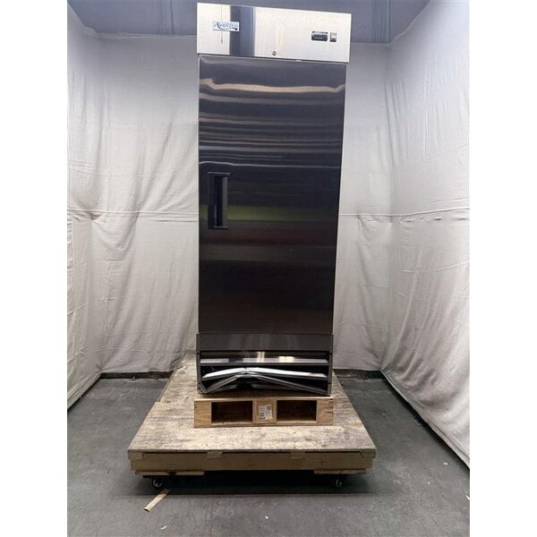 Scratch and Dent Avantco A-23F-HC 29" Solid Door Reach-In Freezer