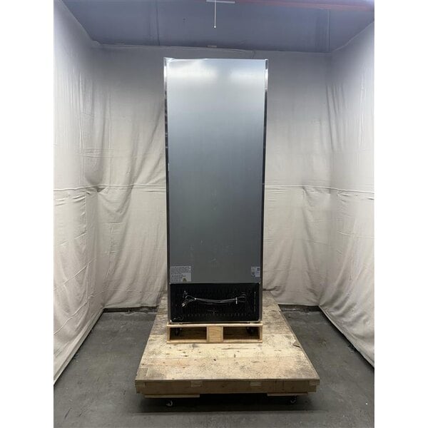 Scratch and Dent Avantco A-23F-HC 29" Solid Door Reach-In Freezer