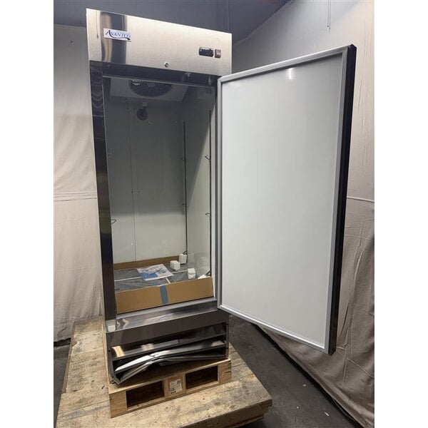 Scratch and Dent Avantco A-23F-HC 29" Solid Door Reach-In Freezer