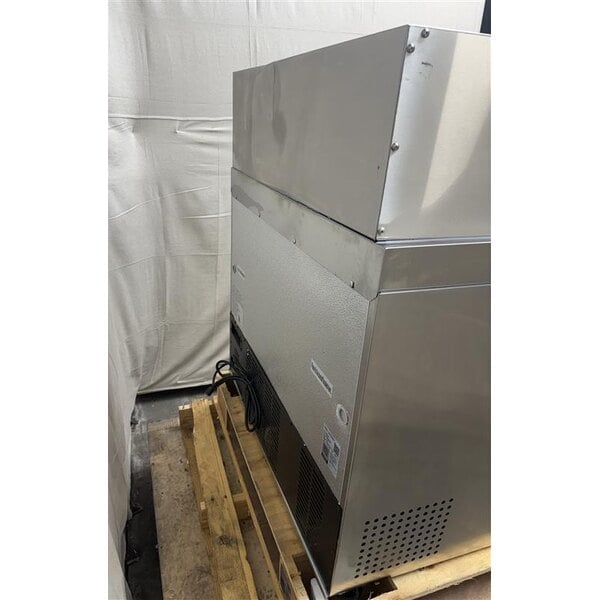 Scratch and Dent Avantco APT-36M-HC 36" 2 Door Mega Top Refrigerated Sandwich Prep Table