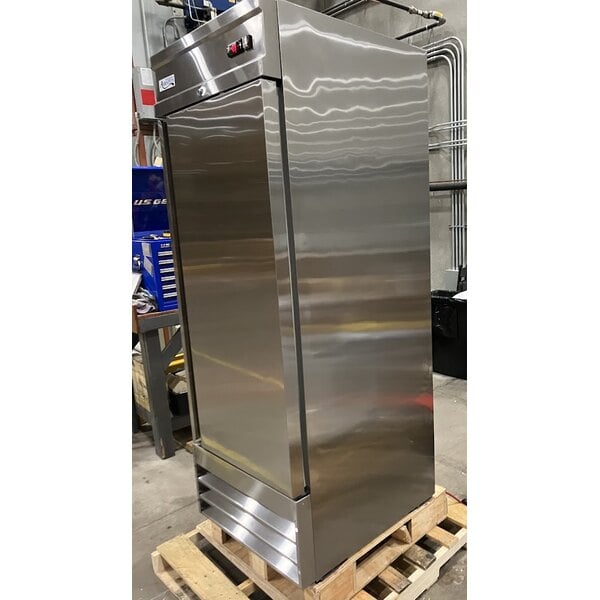Scratch and Dent Avantco SS-1F-HC 29" Stainless Steel Solid Door Reach-In Freezer