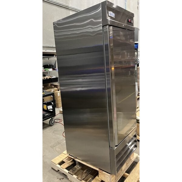 Scratch and Dent Avantco SS-1F-HC 29" Stainless Steel Solid Door Reach-In Freezer