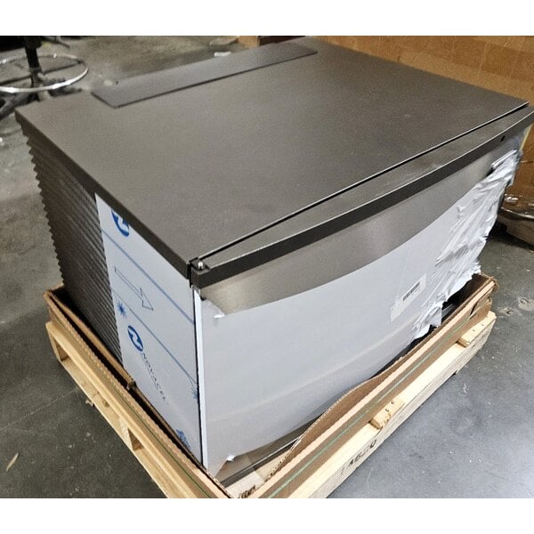 Scratch and Dent Manitowoc IYP0500A-161 Indigo NXT iP0500 30" Air-Cooled Half Dice Cube Ice Machine - 516 lb., 115V, 1 Phase