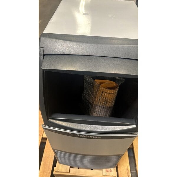 Scratch and Dent Scotsman UN1215AX-1 15" Air-Cooled Undercounter Nugget Ice Machine with 36 lb. Storage Bin - 129 lb., 115V