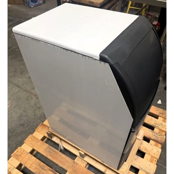 Scratch and Dent Scotsman UN1215AX-1 15" Air-Cooled Undercounter Nugget Ice Machine with 36 lb. Storage Bin - 129 lb., 115V
