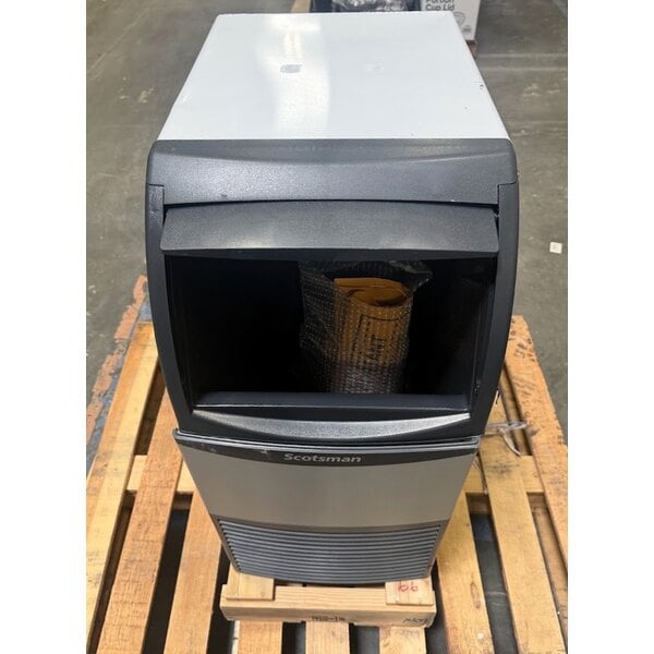 Scratch and Dent Scotsman UN1215AX-1 15" Air-Cooled Undercounter Nugget Ice Machine with 36 lb. Storage Bin - 129 lb., 115V