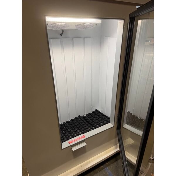 Scratch and Dent Leer 40AG-R290 51" Indoor Auto Defrost Ice Merchandiser with Straight Front and Glass Door