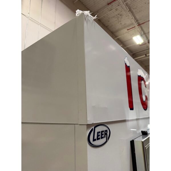 Scratch and Dent Leer 40AG-R290 51" Indoor Auto Defrost Ice Merchandiser with Straight Front and Glass Door