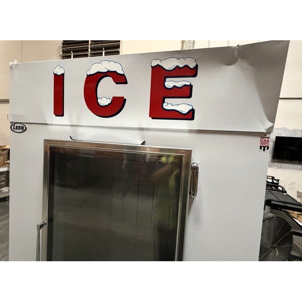 Scratch and Dent Leer 40AG-R290 51" Indoor Auto Defrost Ice Merchandiser with Straight Front and Glass Door