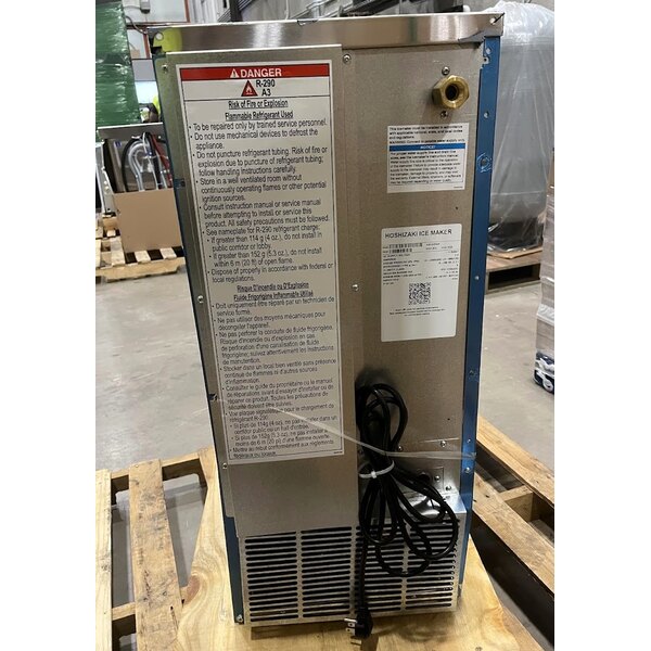 Scratch and Dent Hoshizaki AM-50BAK 14 7/8" Air-Cooled Undercounter Top Hat Cube Ice Machine with 27 lb. Storage - 54 lb., 115V