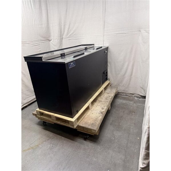 Scratch and Dent Arctic Air AUB65R 64 1/2" Black Horizontal Bottle Cooler