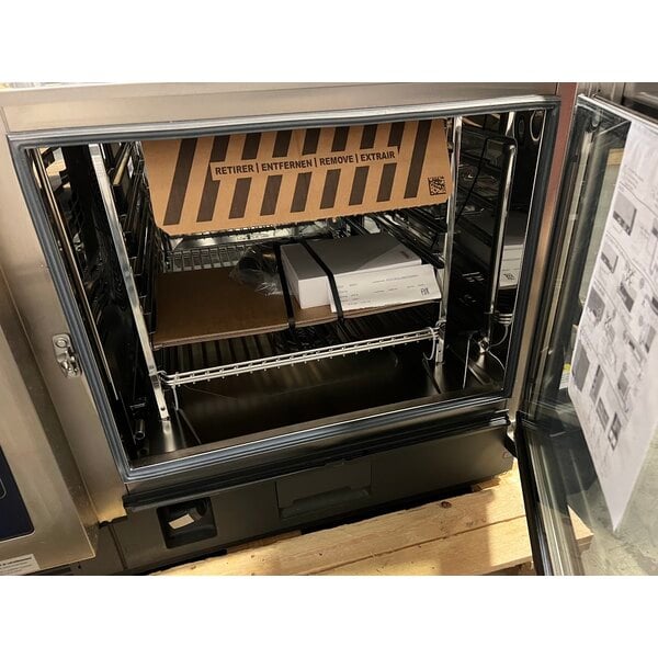 Scratch and Dent Rational iCombi Pro 6 Pan Full-Size Natural Gas Combi Oven - 208/240V, 1 Phase