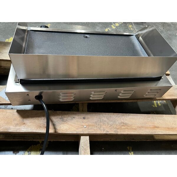 Scratch and Dent Cadco CG-20 21" x 12" Electric Countertop Griddle - 1.5 kW, 220V