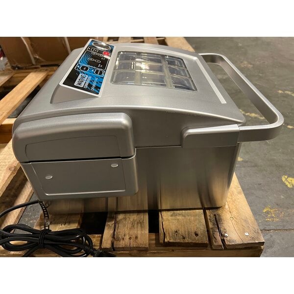 Scratch and Dent Waring WCV300 Chamber Vacuum Packaging Machine with 11" Seal Bar