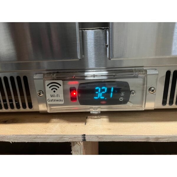 Scratch and Dent Avantco ZUC-48R-HC 48" Front Breathing Undercounter Refrigerator
