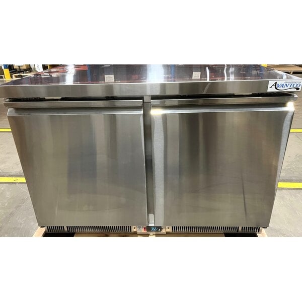 Scratch and Dent Avantco ZUC-48R-HC 48" Front Breathing Undercounter Refrigerator
