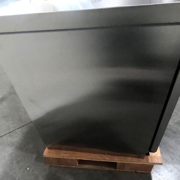 Scratch and Dent Avantco ZUC-48R-HC 48" Front Breathing Undercounter Refrigerator