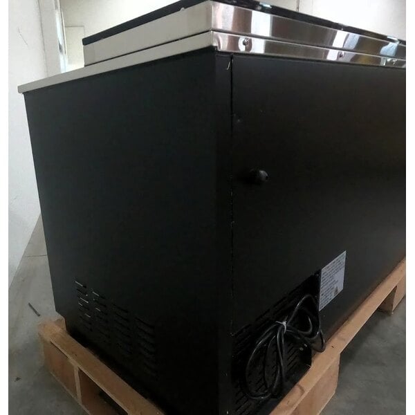 Scratch and Dent Avantco HBB-80-HC 80" Black Horizontal Bottle Cooler