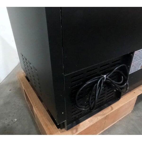 Scratch and Dent Avantco HBB-80-HC 80" Black Horizontal Bottle Cooler