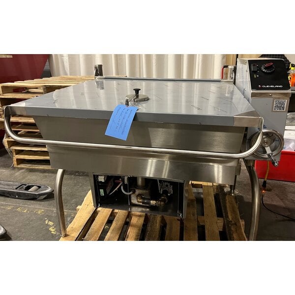 Scratch and Dent Cleveland SGL-40-T1 Natural Gas 40 Gallon PowerPan Open Base Tilt Skillet