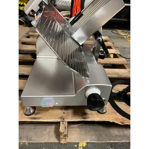 Scratch and Dent Avantco SL512 12" Manual Gravity Feed Meat Slicer - 1/2 hp