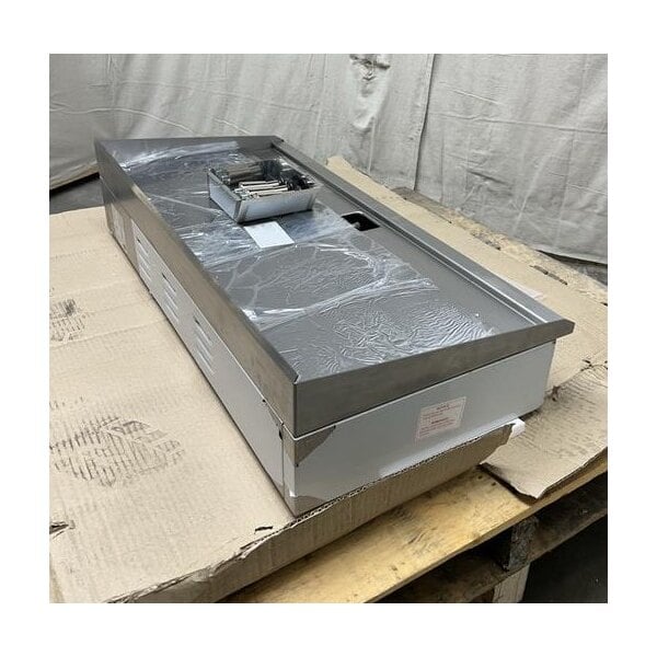 Scratch and Dent Globe PG36E 36" Electric Countertop Griddle - 5.5 kW