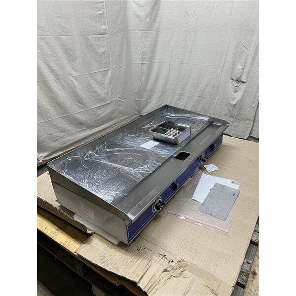 Scratch and Dent Globe PG36E 36" Electric Countertop Griddle - 5.5 kW