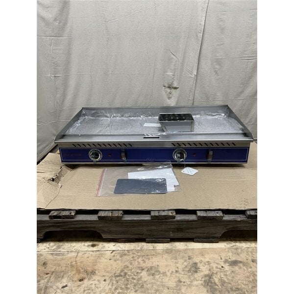 Scratch and Dent Globe PG36E 36" Electric Countertop Griddle - 5.5 kW