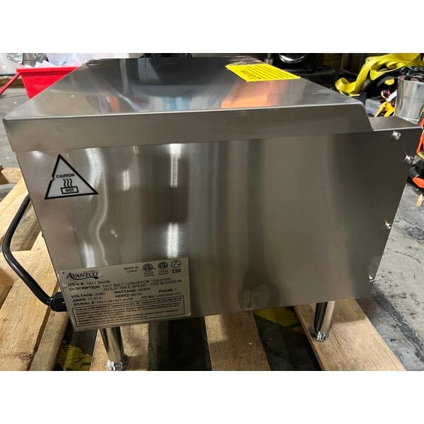 Scratch and Dent Avantco T3600B Commercial 14 1/2" Wide Conveyor Toaster with 3" Opening - 208V, 3600W, 1200 Slices per Hour