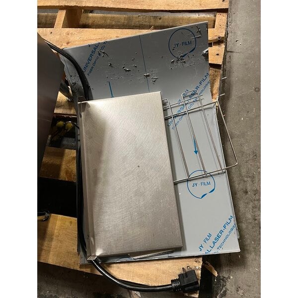 Scratch and Dent Avantco T3600B Commercial 14 1/2" Wide Conveyor Toaster with 3" Opening - 208V, 3600W, 1200 Slices per Hour