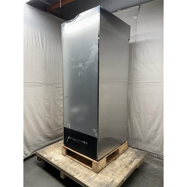 Scratch and Dent Avantco A-23F-HC 29" Solid Door Reach-In Freezer