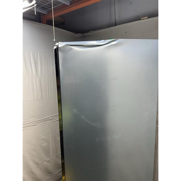 Scratch and Dent Avantco A-23F-HC 29" Solid Door Reach-In Freezer
