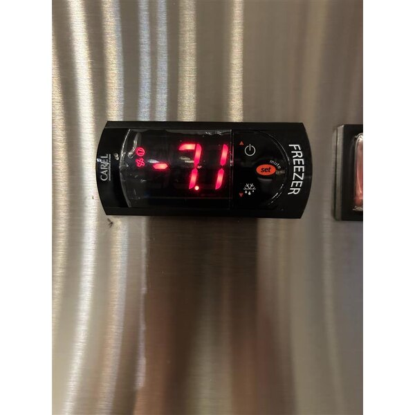 Scratch and Dent Avantco A-23F-HC 29" Solid Door Reach-In Freezer