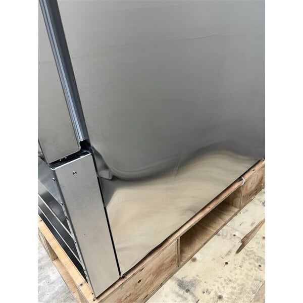 Scratch and Dent Avantco A-23F-HC 29" Solid Door Reach-In Freezer