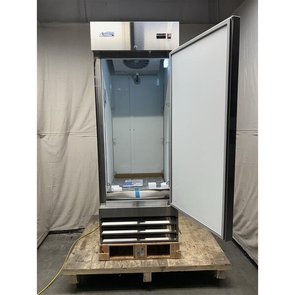 Scratch and Dent Avantco A-23F-HC 29" Solid Door Reach-In Freezer