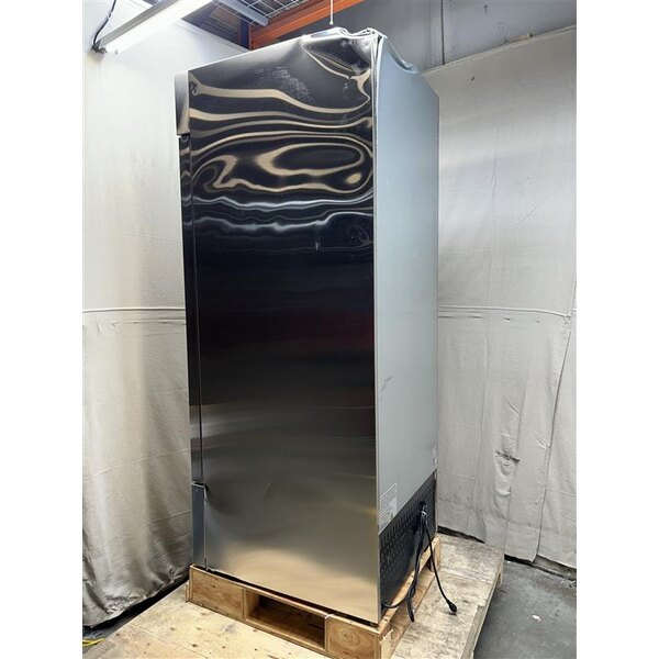 Scratch and Dent Avantco A-23F-HC 29" Solid Door Reach-In Freezer