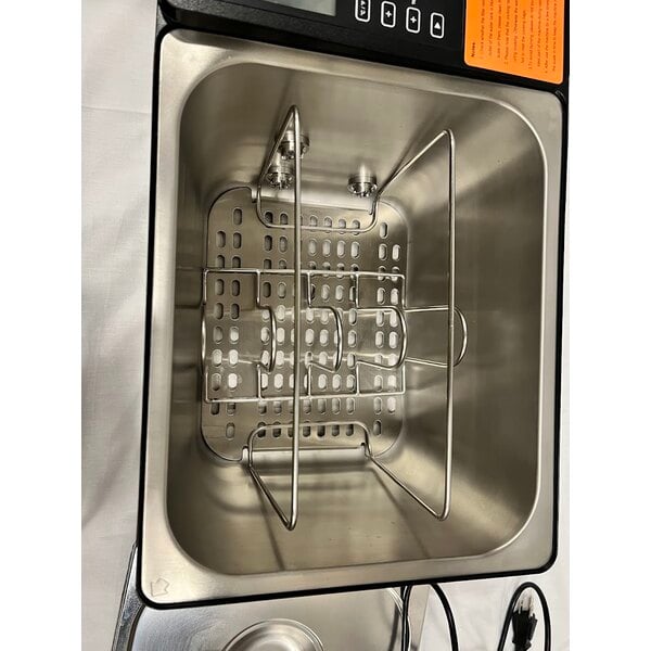 Scratch and Dent VacPak-It SVC100 2.6 Gallon Thermal Sous Vide Circulator - 650W, 110/120V