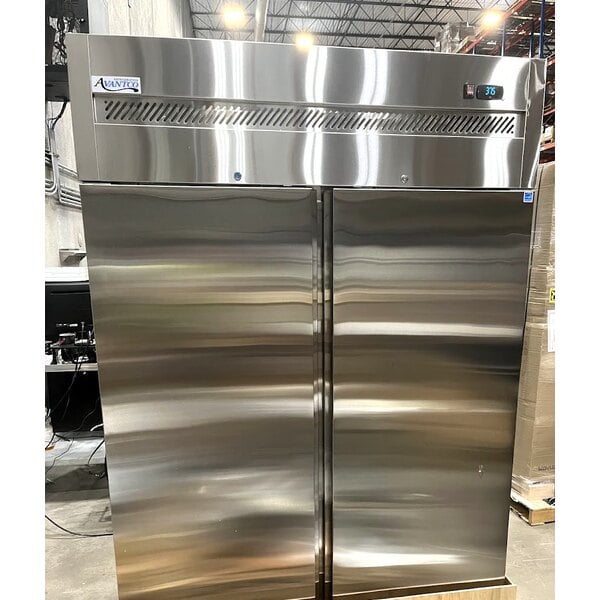 Scratch and Dent Avantco Z2-R-HC 54" Solid Door Stainless Steel Reach-In Refrigerator