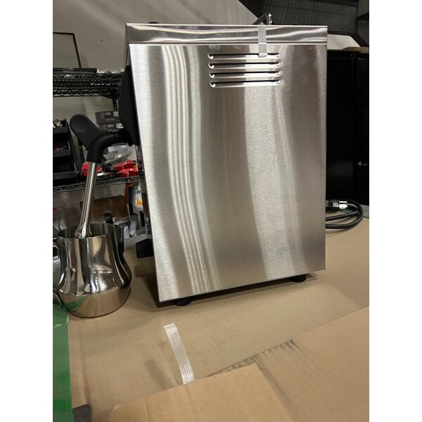Scratch and Dent Estella Caffe ECMSA08 Automatic Pourover Milk Steamer - 120V, 1,450W