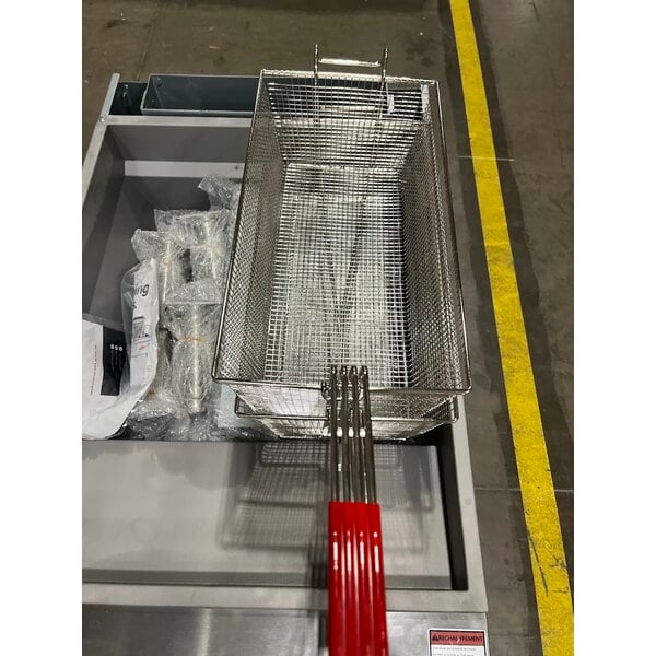 Scratch and Dent Avantco F5-ES-N 65-70 lb. Natural Gas Stainless Steel Floor Fryer - 100,000 BTU
